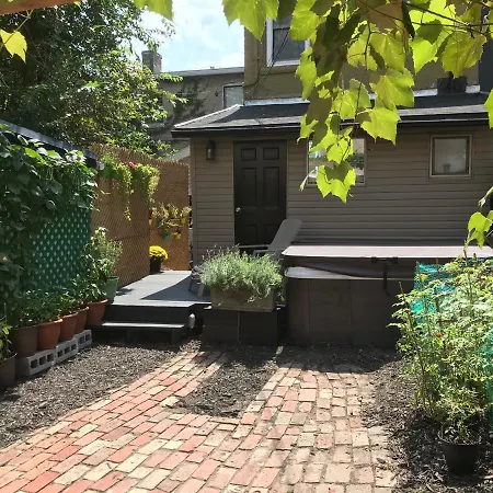 Love-Nest With Private Hot Tub